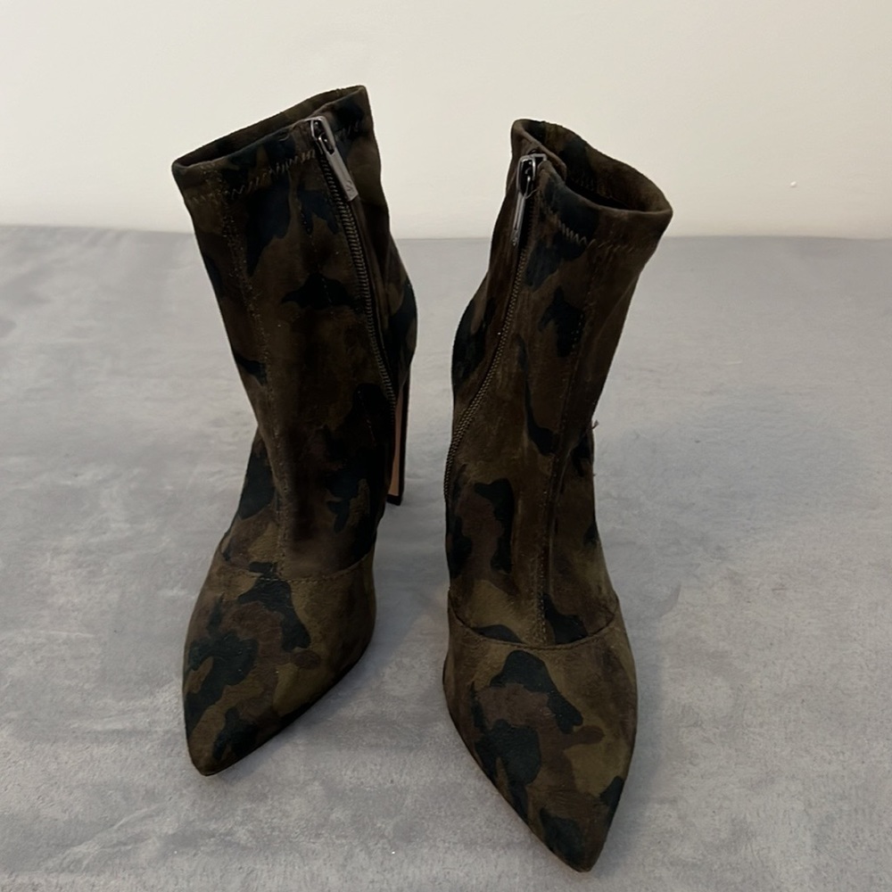Brand new Camo booties, the perfect shade of Camo - Picture 3 of 4